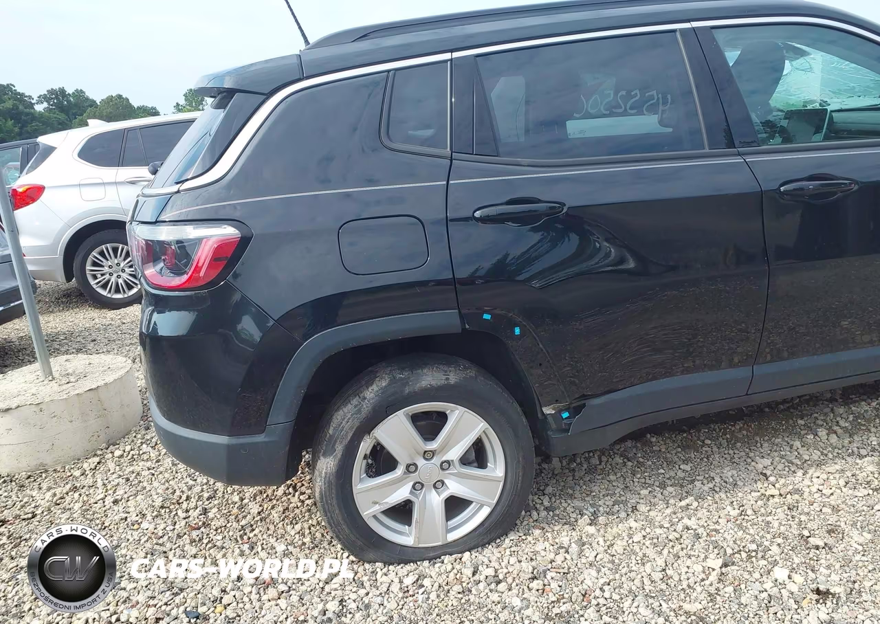2022 Jeep Compass Latitude 4X4 VIN:3C4NJDBBXNT136199 - 18