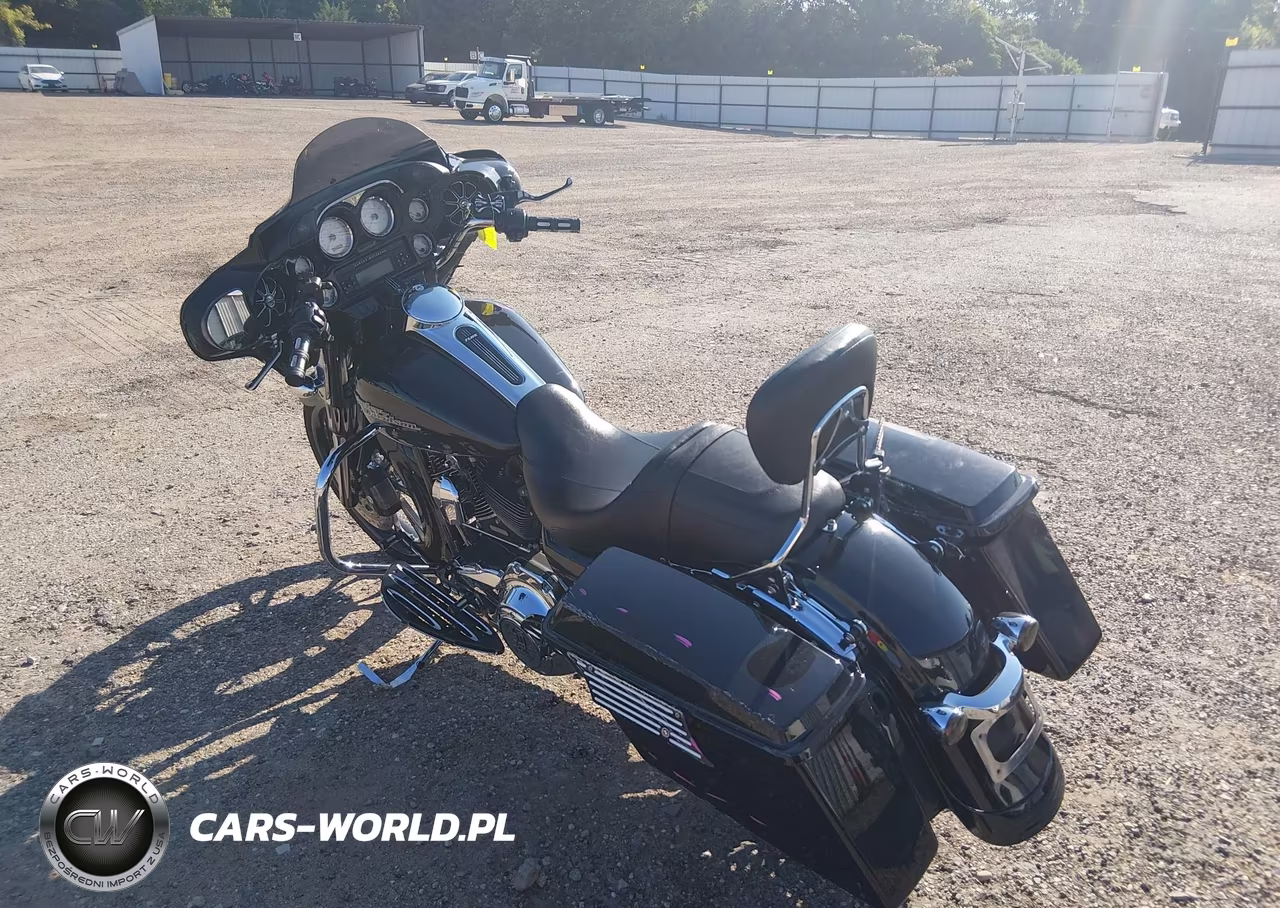 2013 Harley-Davidson Flhx Street Glide VIN:1HD1KBM14DB693872 - 3
