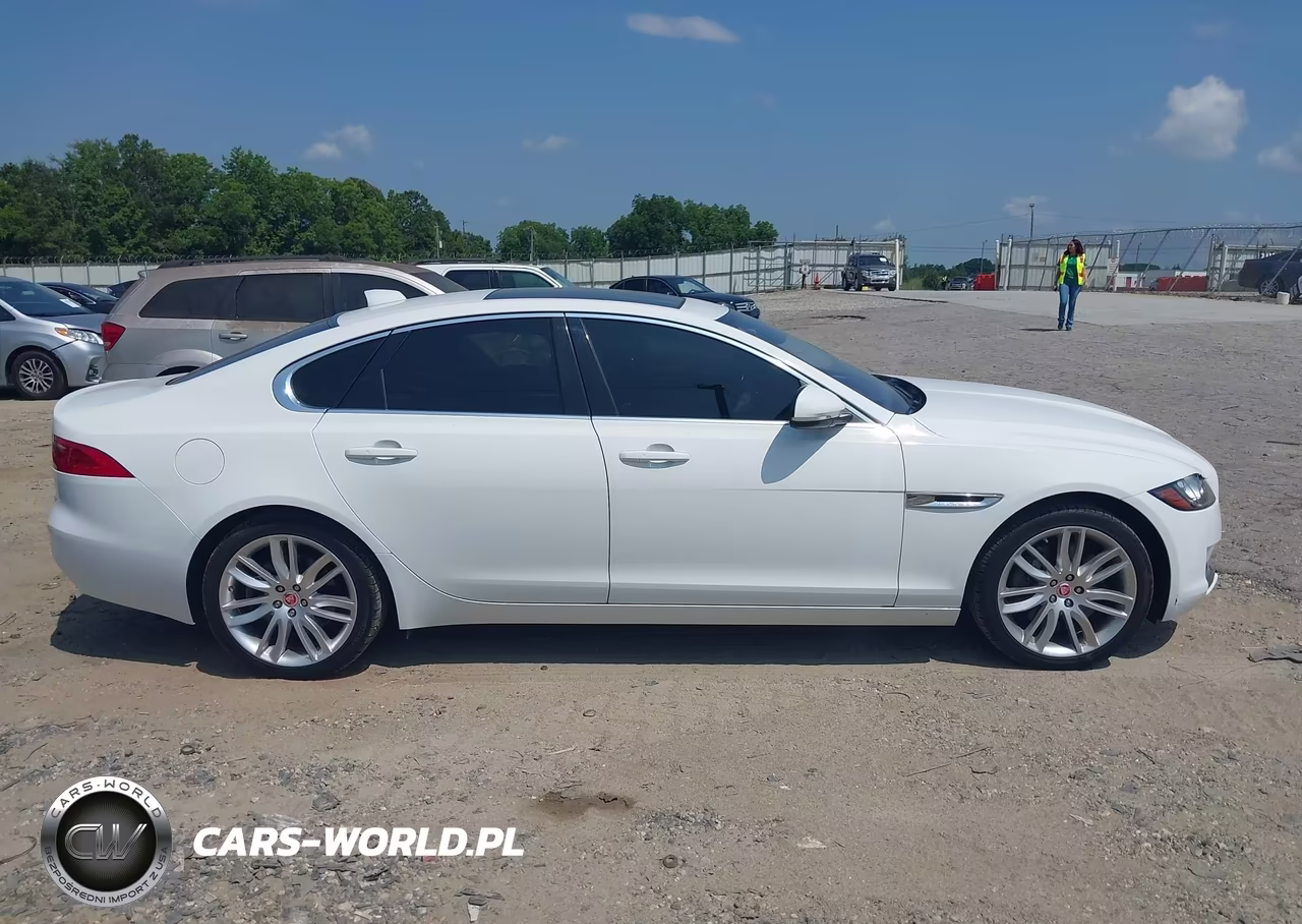2017 Jaguar Xf 35T Prestige VIN:SAJBK4BVXHCY44125 - 13