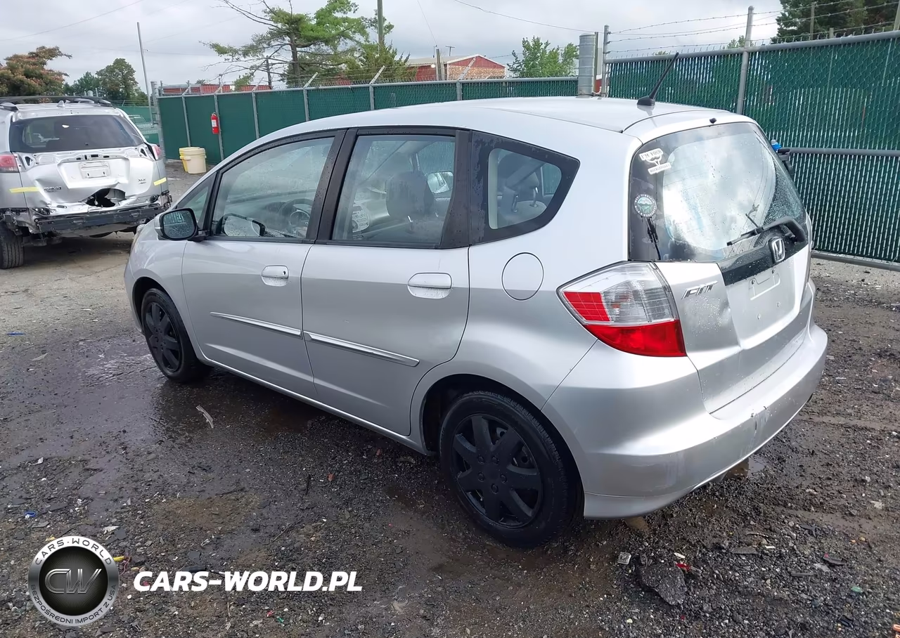 2013 Honda Fit VIN:JHMGE8H39DC032509 - 3
