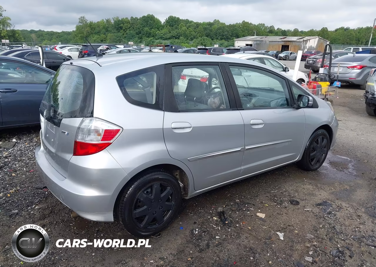 2013 Honda Fit VIN:JHMGE8H39DC032509 - 4