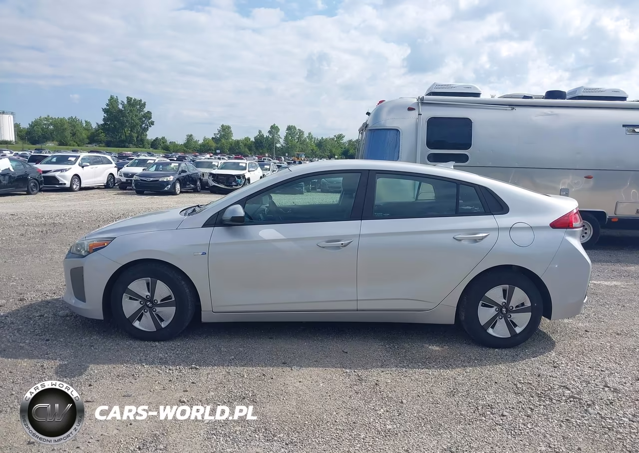 2018 Hyundai Ioniq Hybrid Blue VIN:KMHC65LC1JU076590 - 15