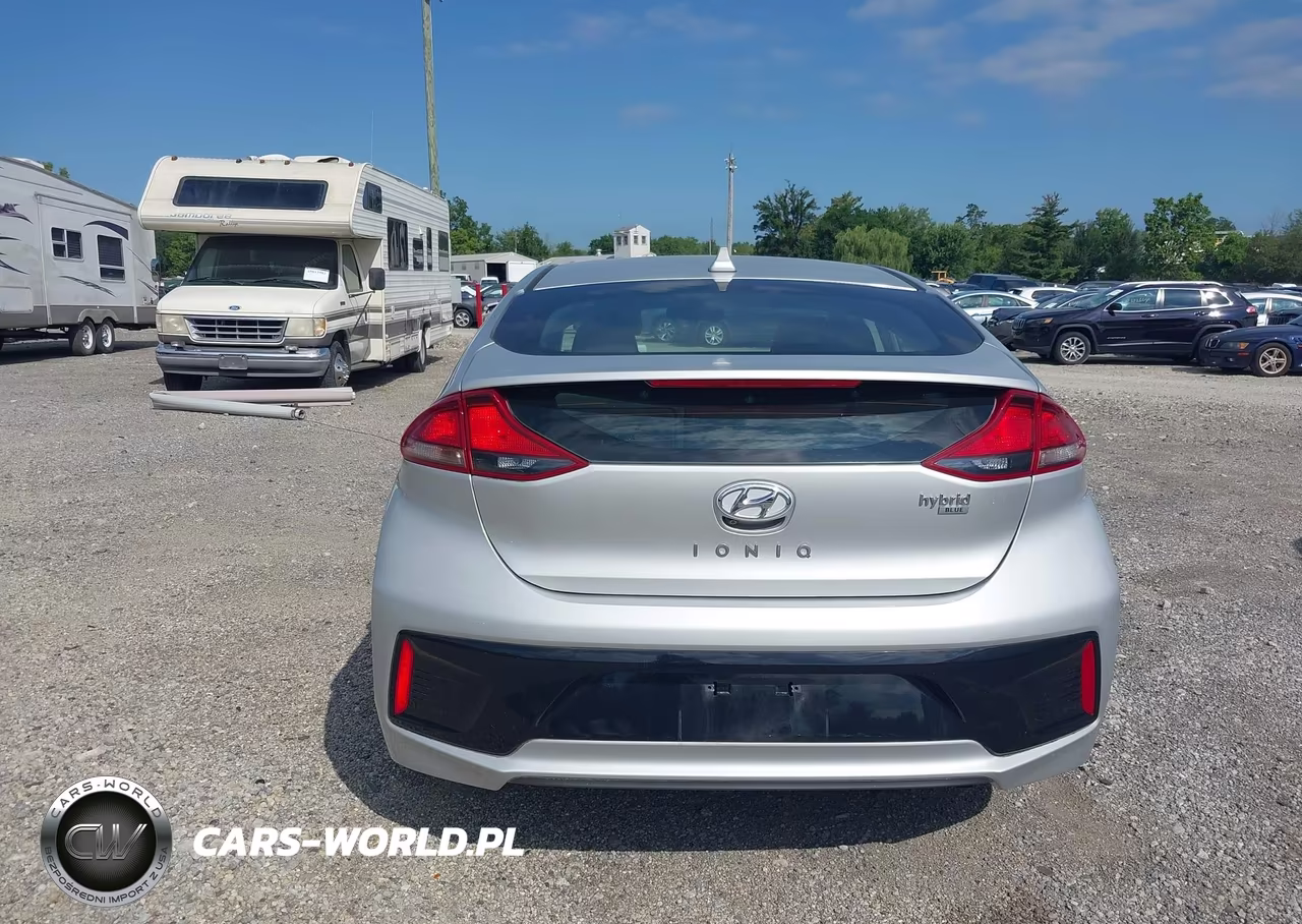 2018 Hyundai Ioniq Hybrid Blue VIN:KMHC65LC1JU076590 - 17
