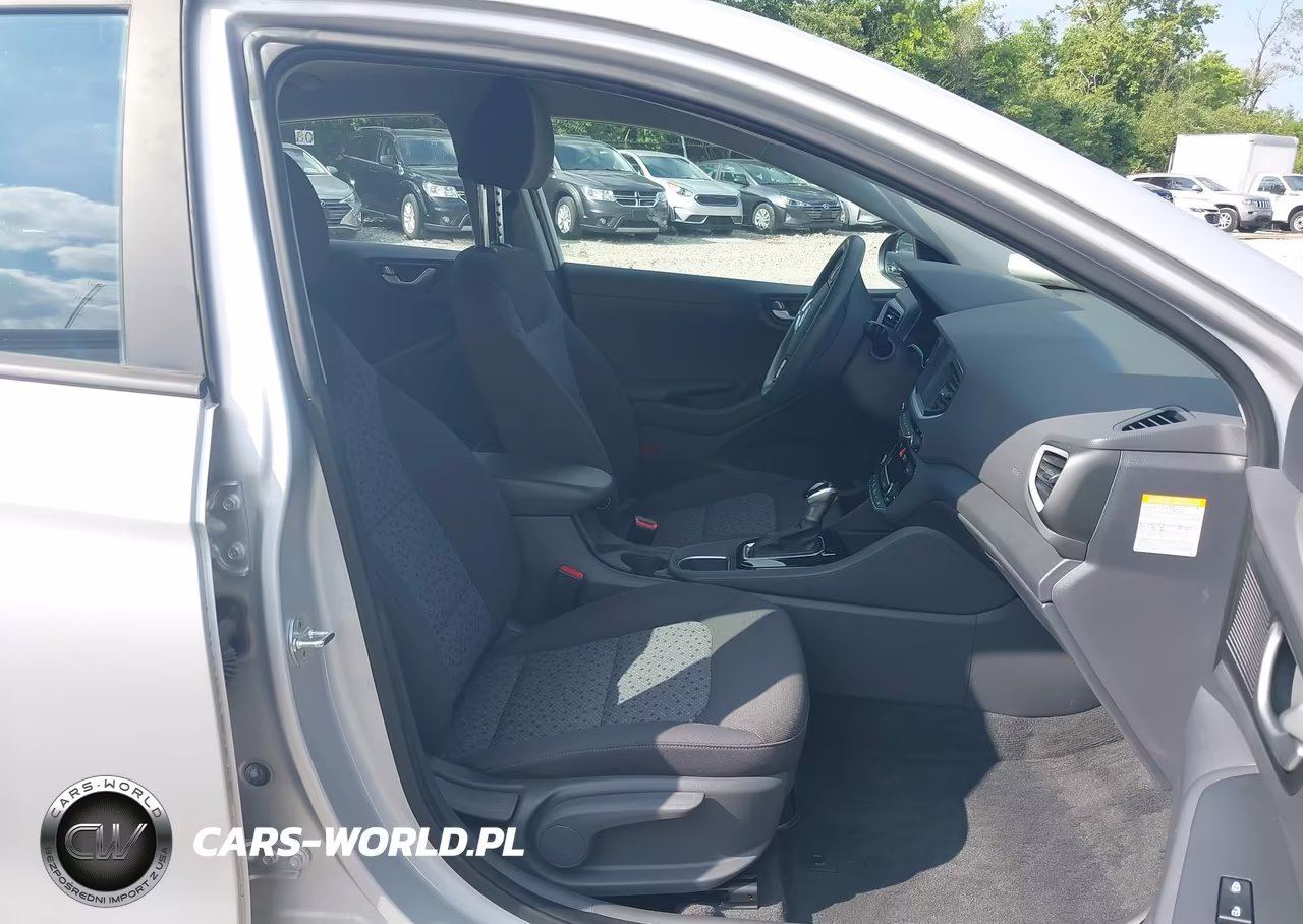 2018 Hyundai Ioniq Hybrid Blue VIN:KMHC65LC1JU076590 - 5