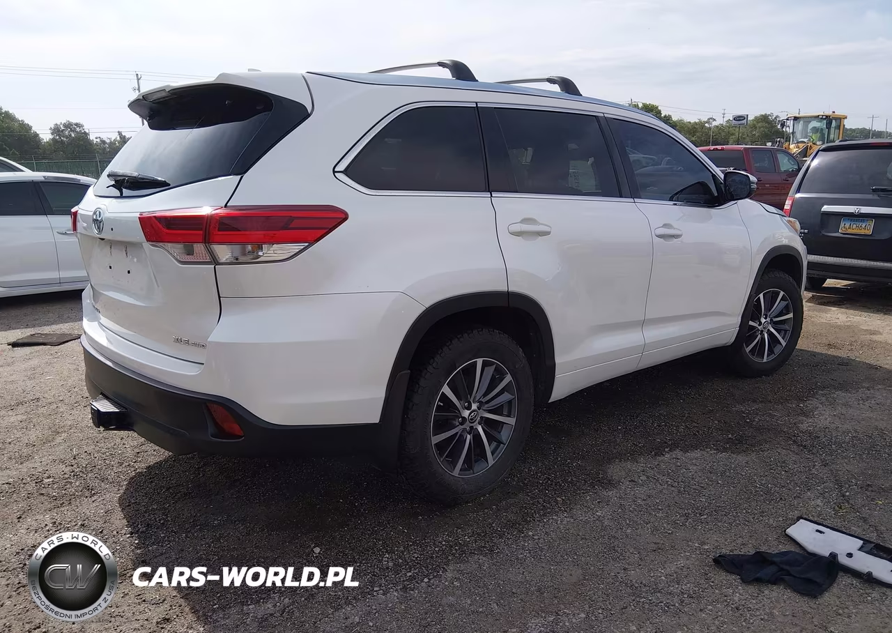 2017 Toyota Highlander Xle VIN:5TDJZRFH6HS514410 - 4