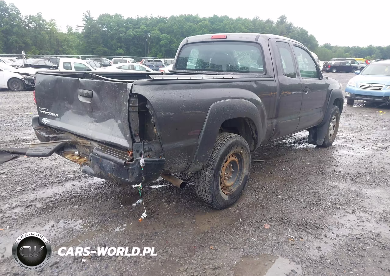 2015 Toyota Tacoma VIN:5TFUX4EN3FX032904 - 4