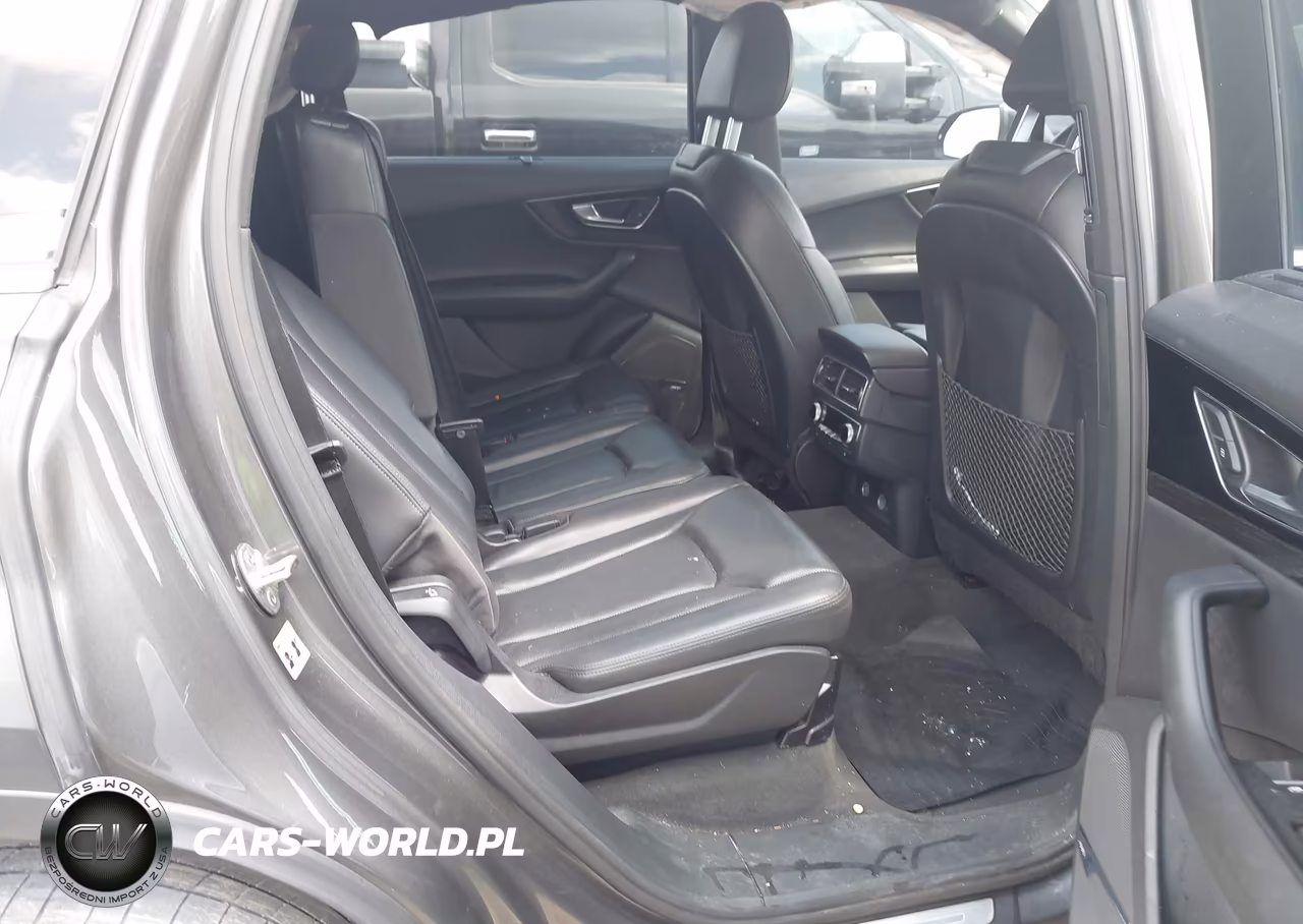 2018 Audi Q7 3.0T Premium VIN:WA1VAAF71JD038631 - 8