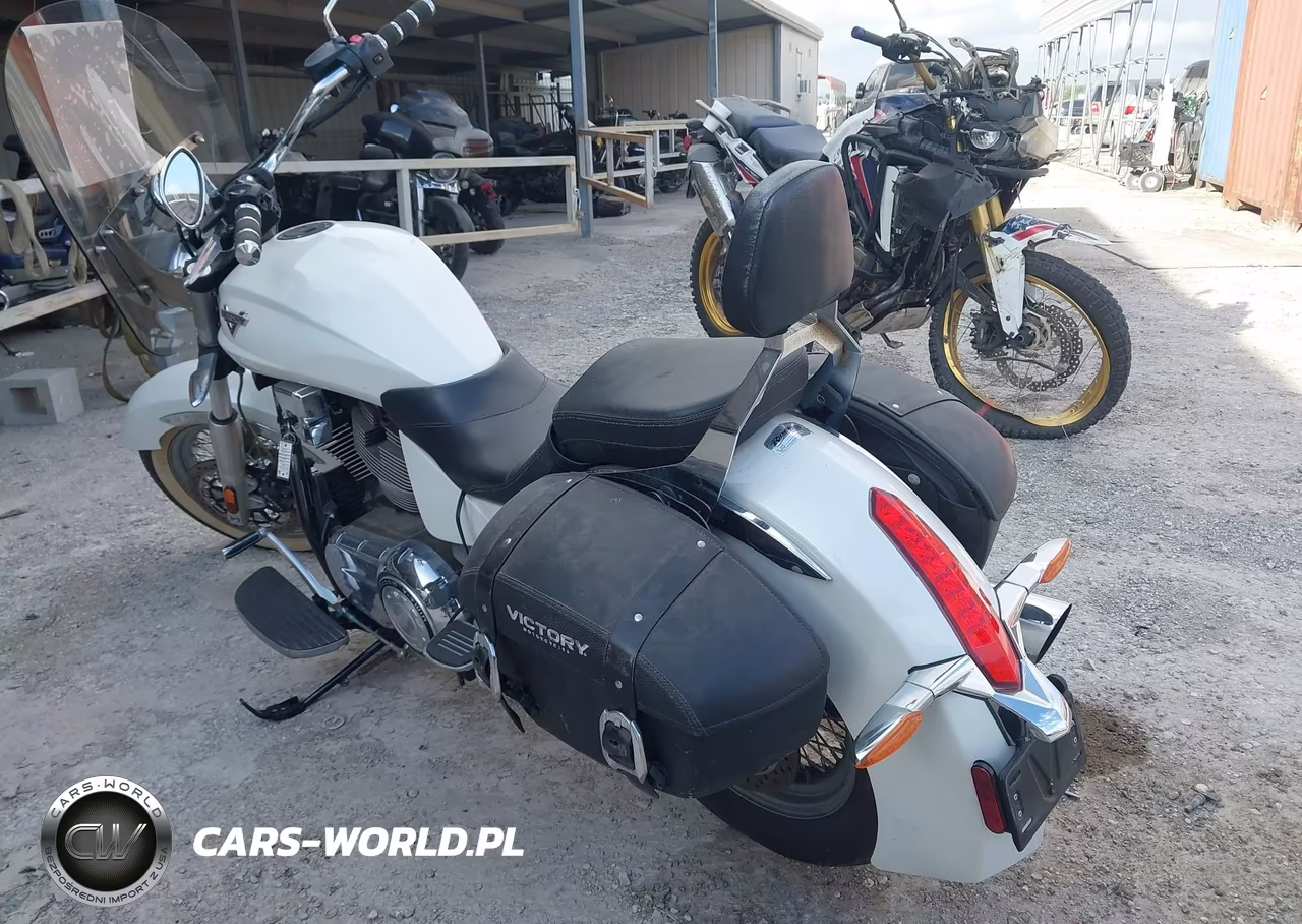 2013 Victory Motorcycles Boardwalk VIN:5VPRB36N4D3013006 - 3