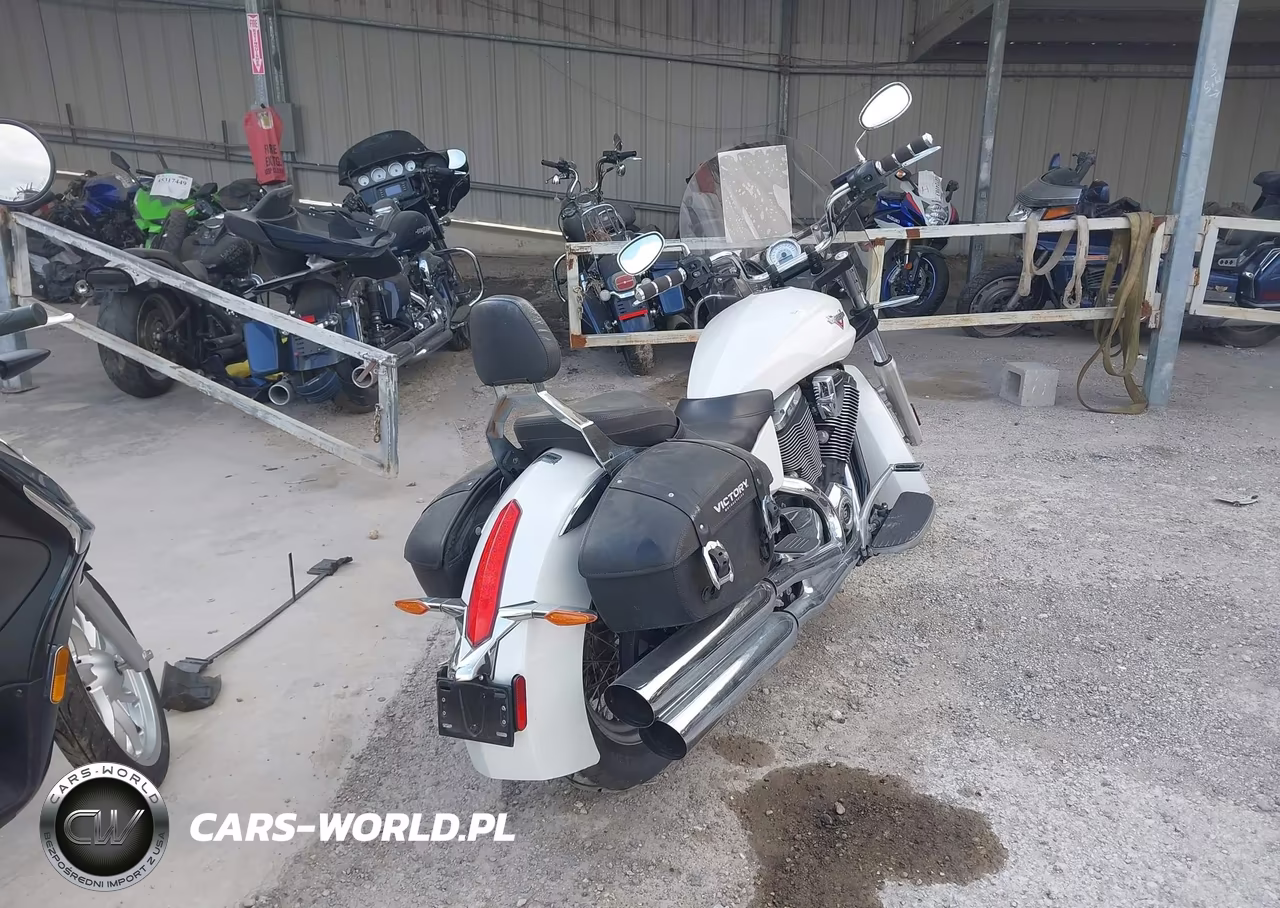 2013 Victory Motorcycles Boardwalk VIN:5VPRB36N4D3013006 - 4