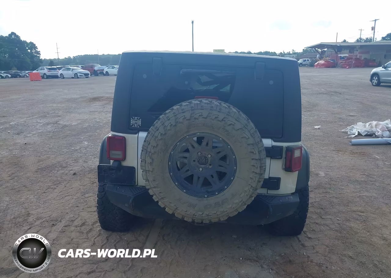 2015 Jeep Wrangler Unlimited Sahara VIN:1C4BJWEG7FL774610 - 16