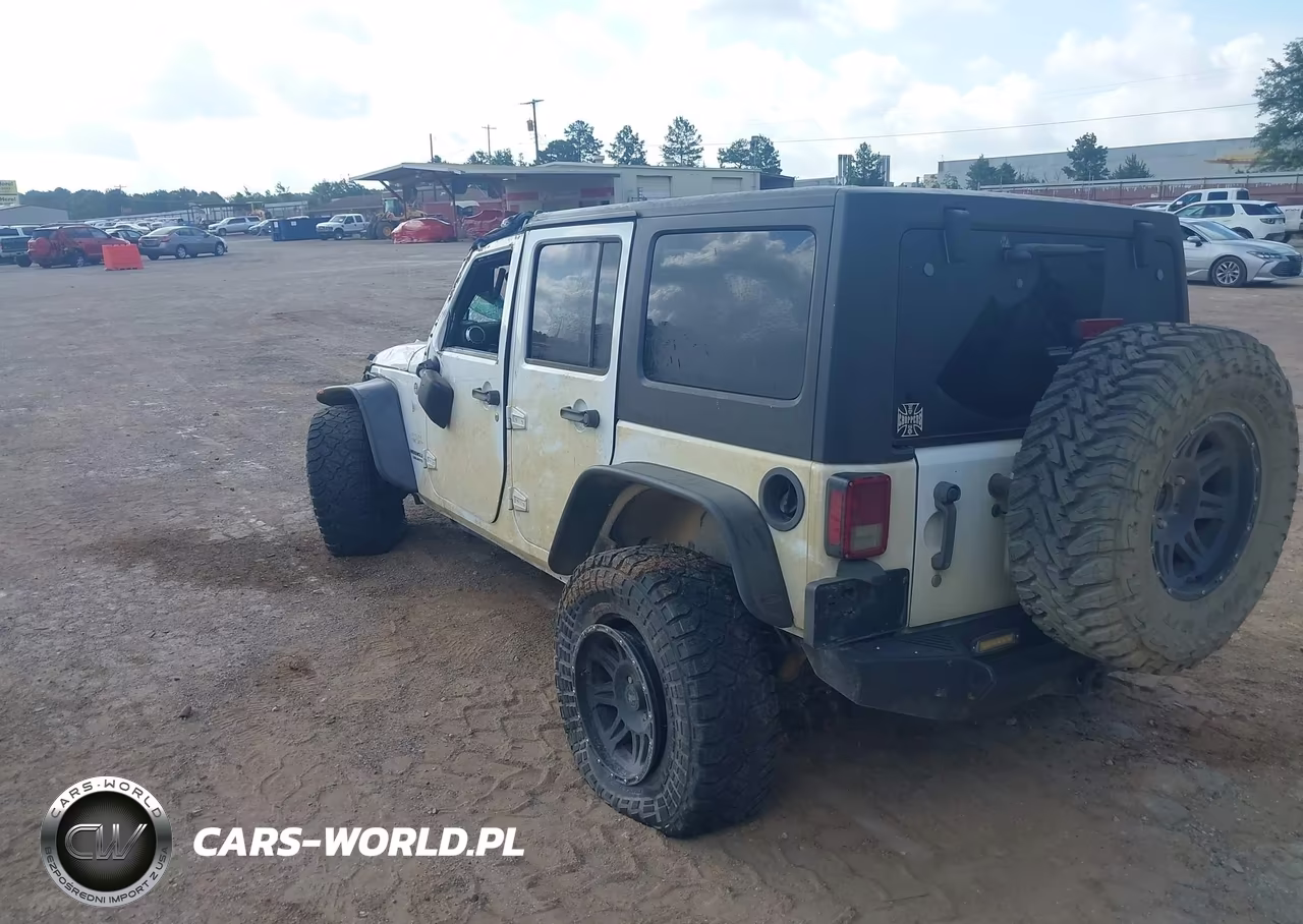 2015 Jeep Wrangler Unlimited Sahara VIN:1C4BJWEG7FL774610 - 3