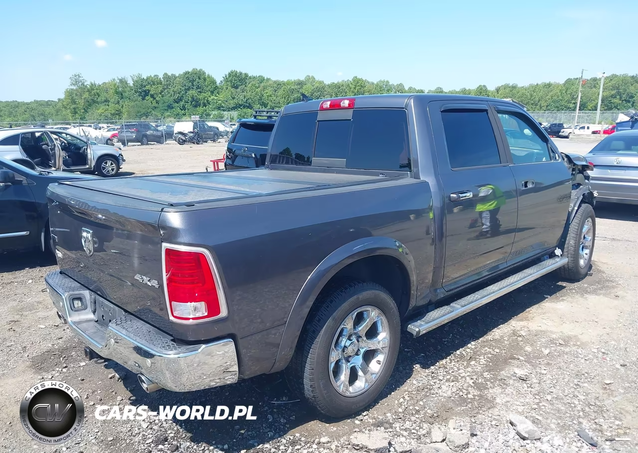 2016 Ram 1500 Laramie VIN:1C6RR7NM1GS255229 - 4
