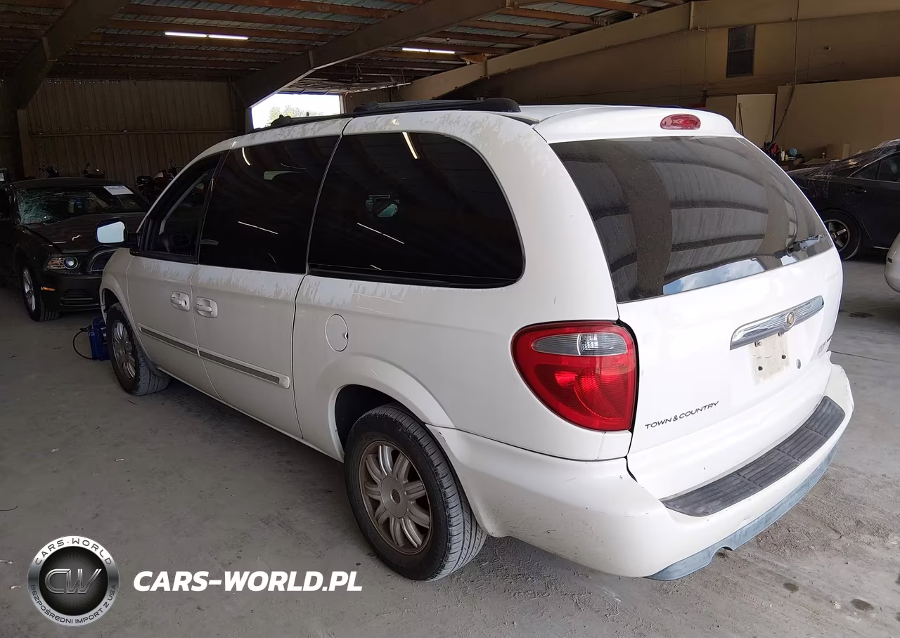 2005 Chrysler Town & Country Touring VIN:2C4GP54L85R536073 - 3