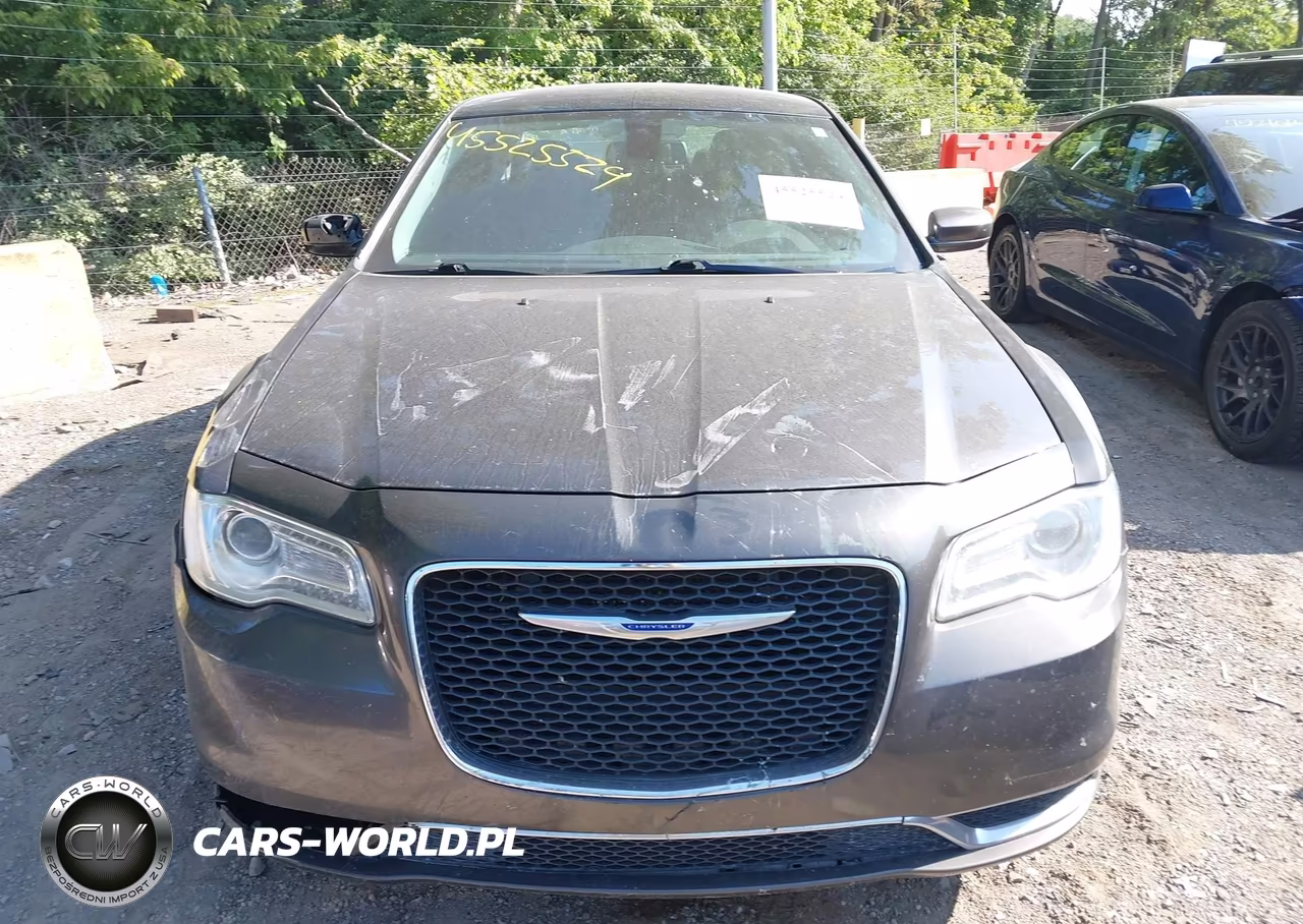 2018 Chrysler 300 Touring VIN:2C3CCAAG5JH340929 - 12