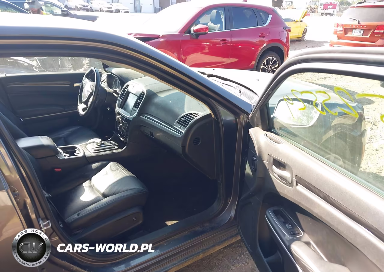 2018 Chrysler 300 Touring VIN:2C3CCAAG5JH340929 - 5