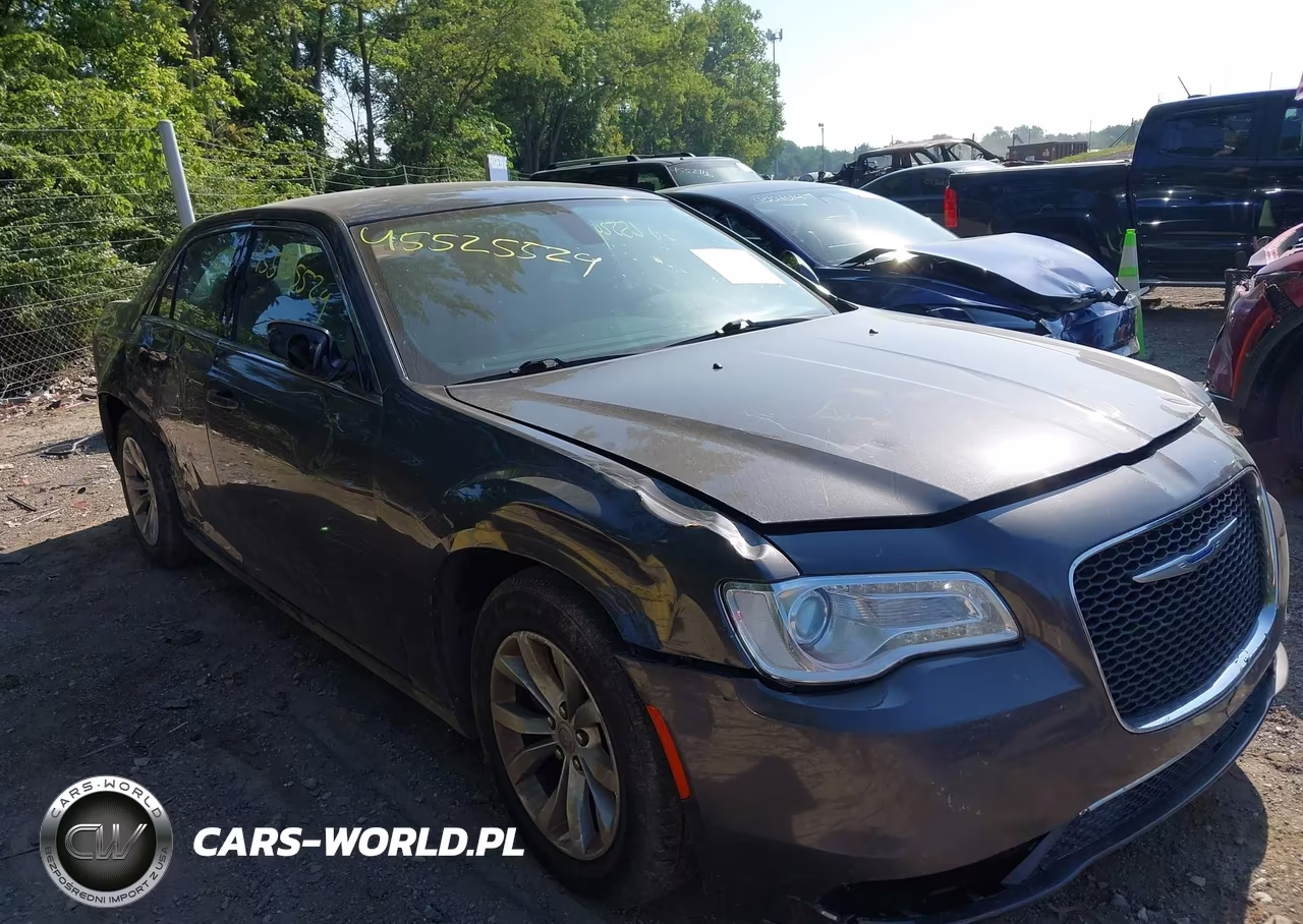 2018 Chrysler 300 Touring VIN:2C3CCAAG5JH340929 - 6
