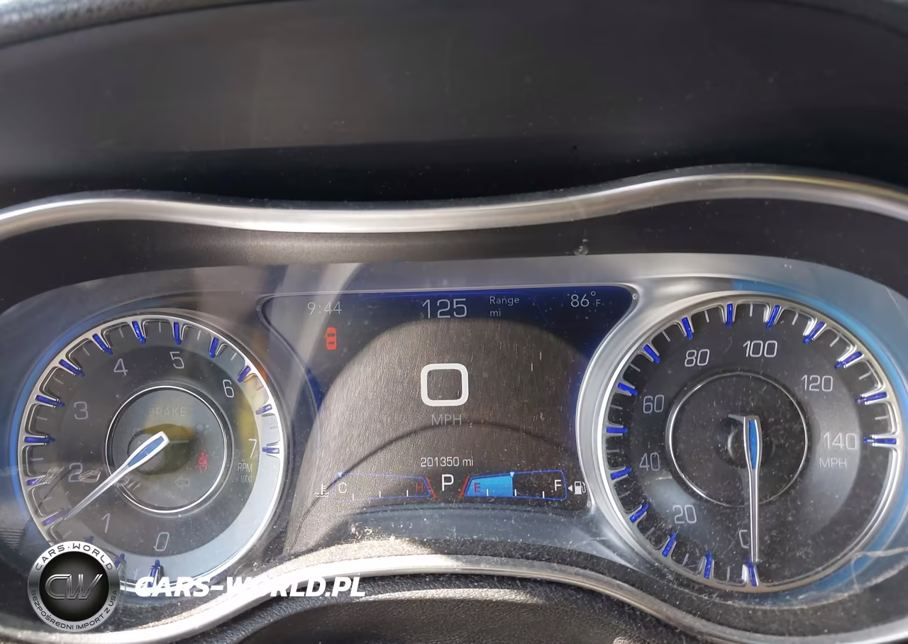 2018 Chrysler 300 Touring VIN:2C3CCAAG5JH340929 - 7
