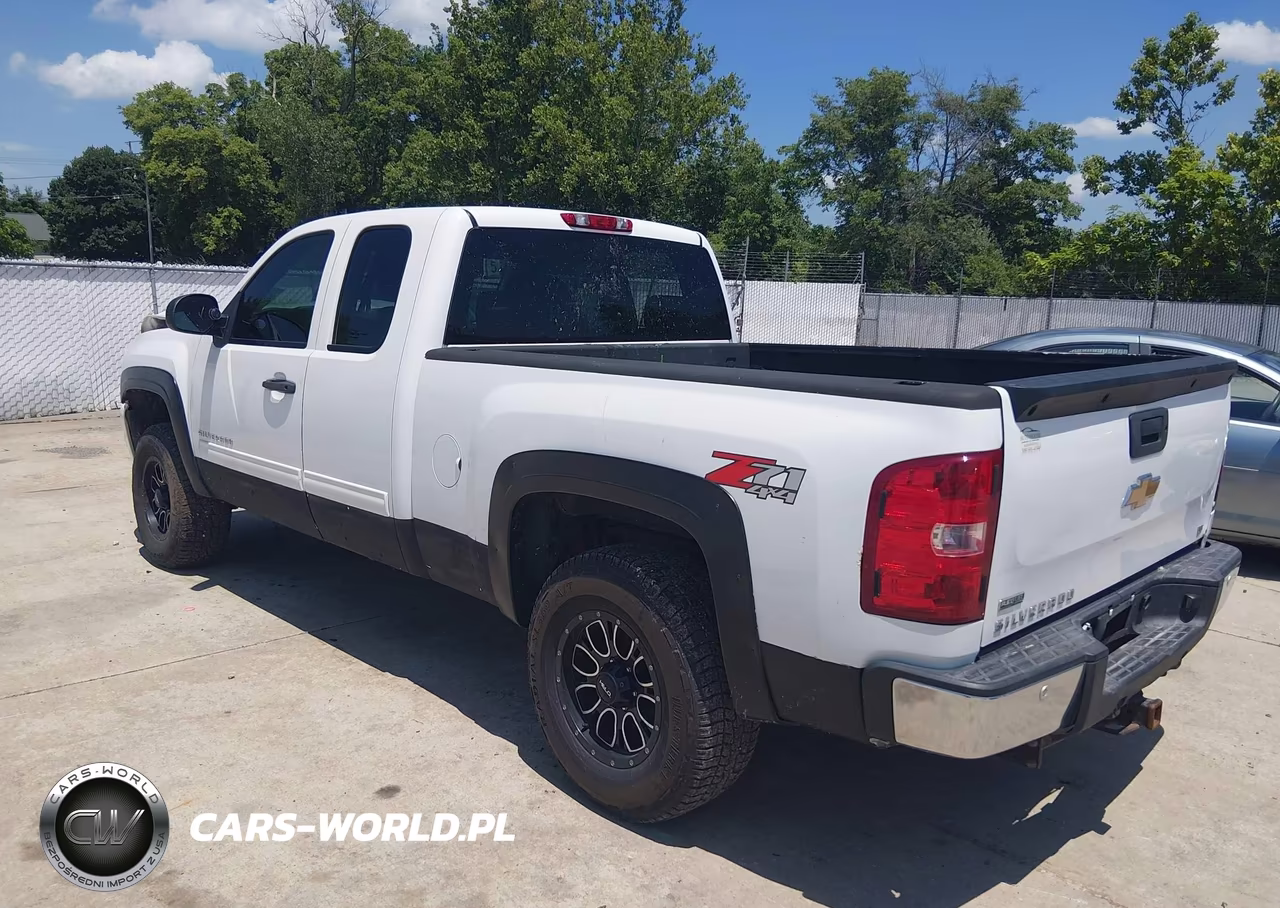 2011 Chevrolet Silverado 1500 Lt VIN:1GCRKSE32BZ205723 - 3