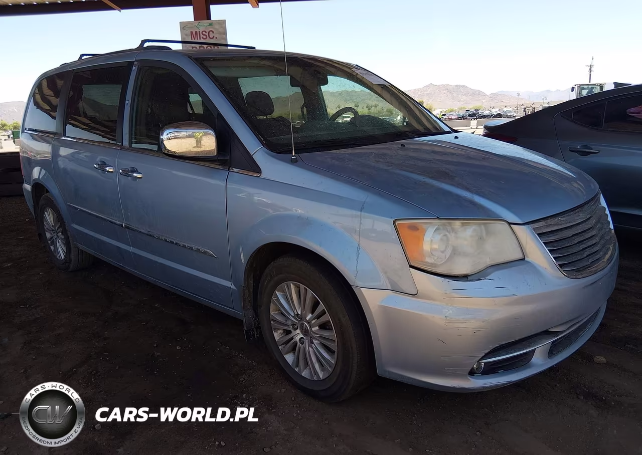 2013 Chrysler Town & Country Limited – zdjęcie 1 z 16