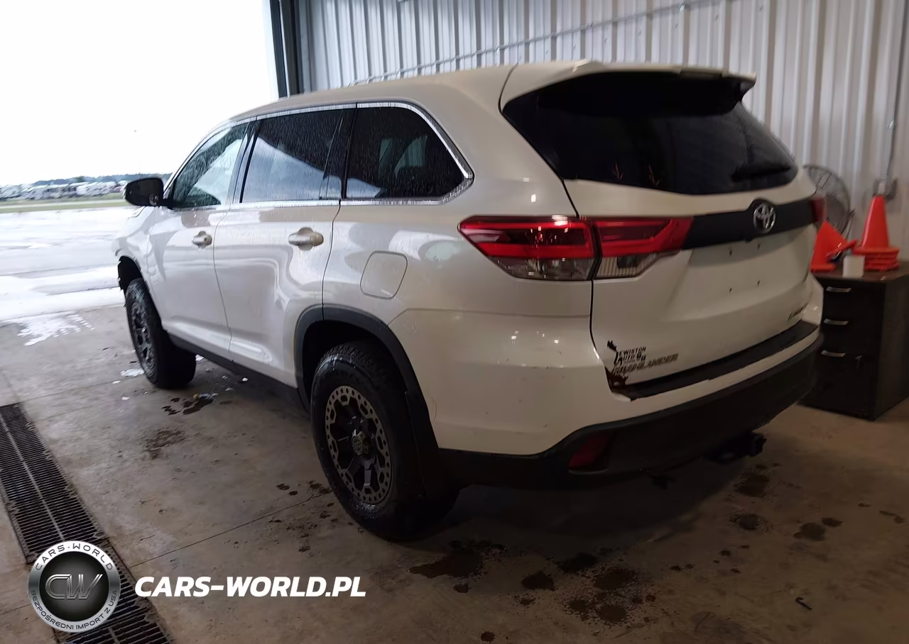 2019 Toyota Highlander Le VIN:5TDBZRFH3KS969422 - 3