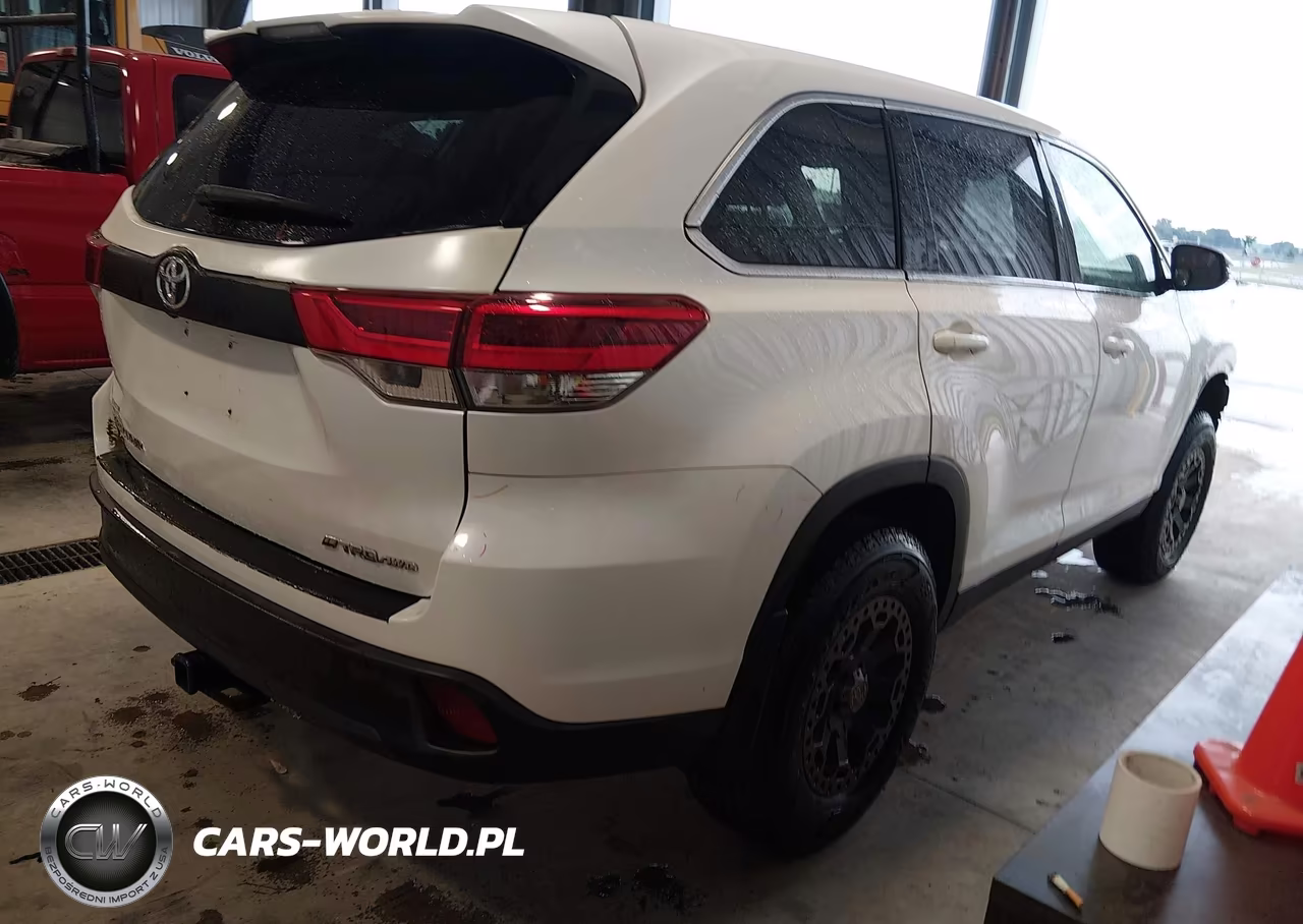 2019 Toyota Highlander Le VIN:5TDBZRFH3KS969422 - 4