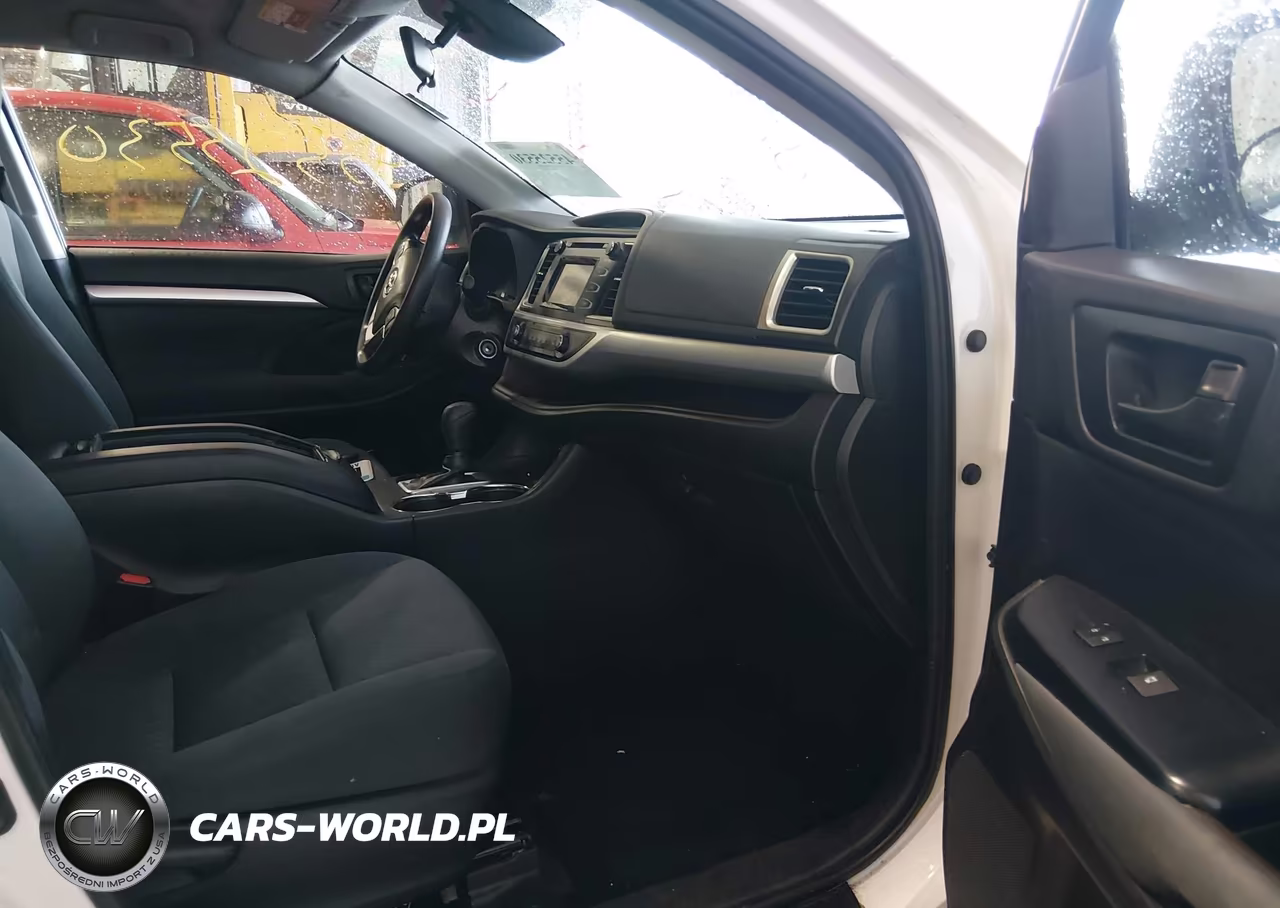 2019 Toyota Highlander Le VIN:5TDBZRFH3KS969422 - 5