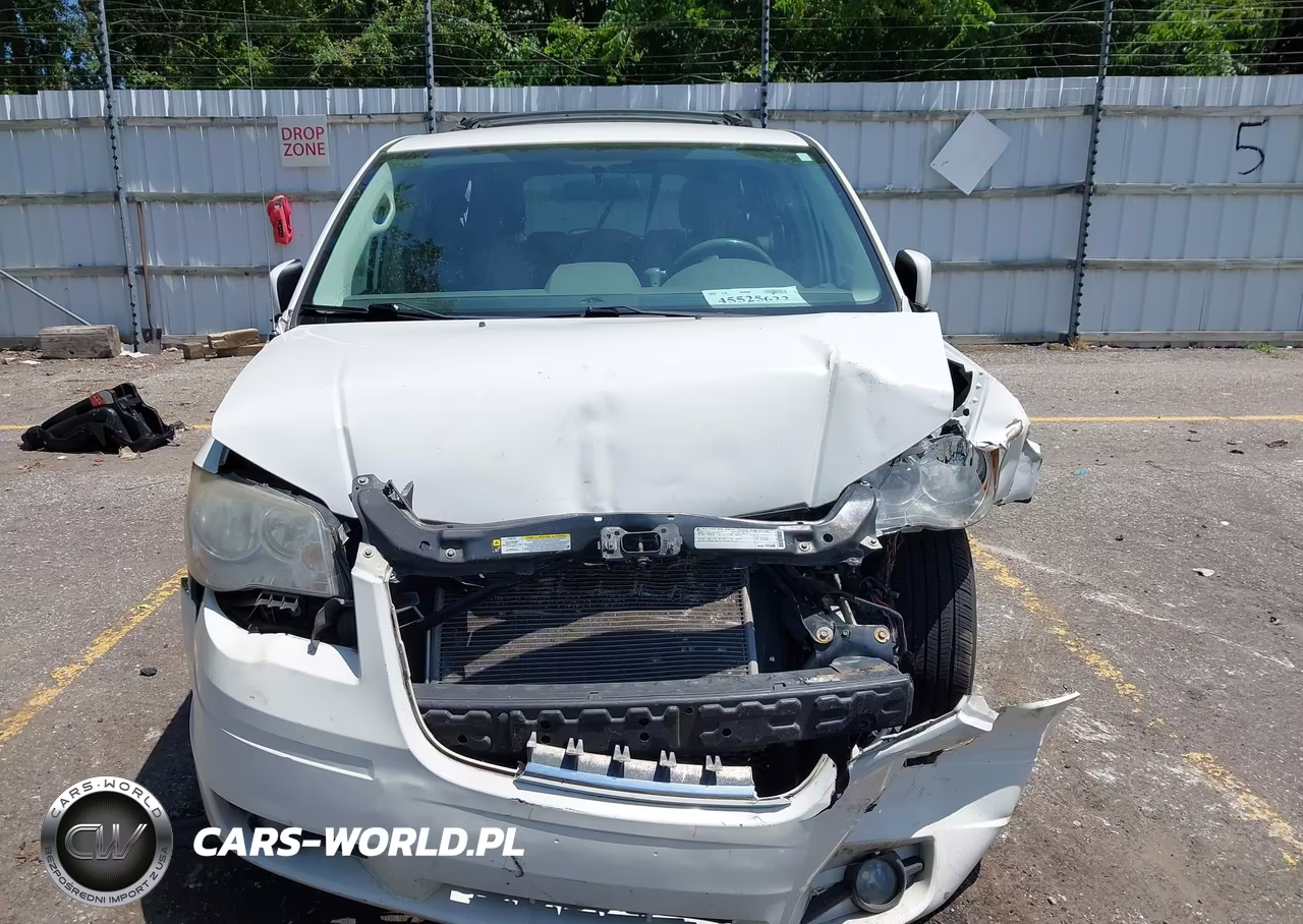 2010 Chrysler Town & Country Touring VIN:2A4RR5D13AR133933 - 12
