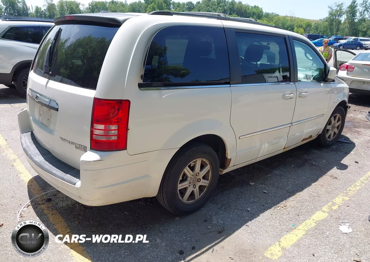 2010 Chrysler Town & Country Touring VIN:2A4RR5D13AR133933 - 4
