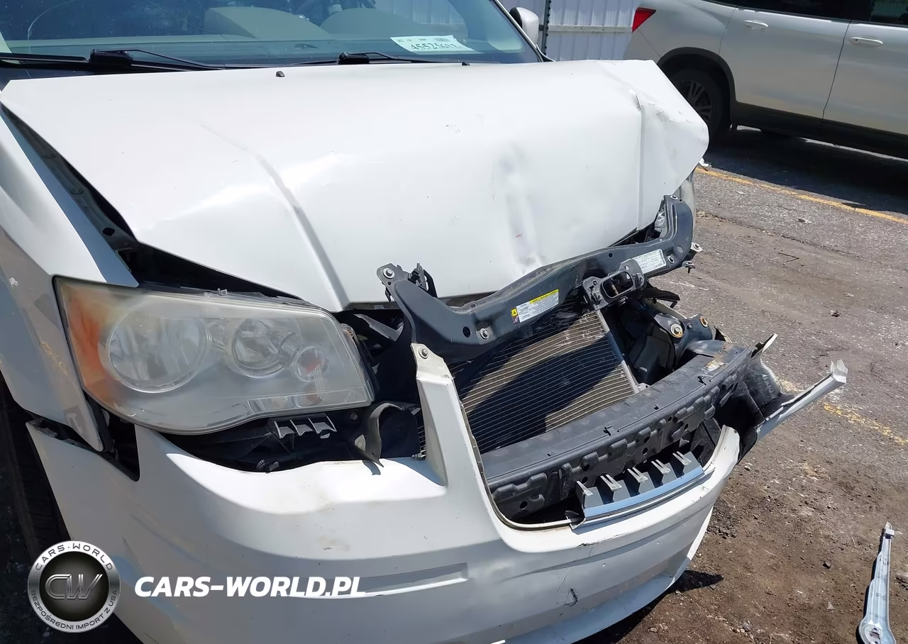 2010 Chrysler Town & Country Touring VIN:2A4RR5D13AR133933 - 6
