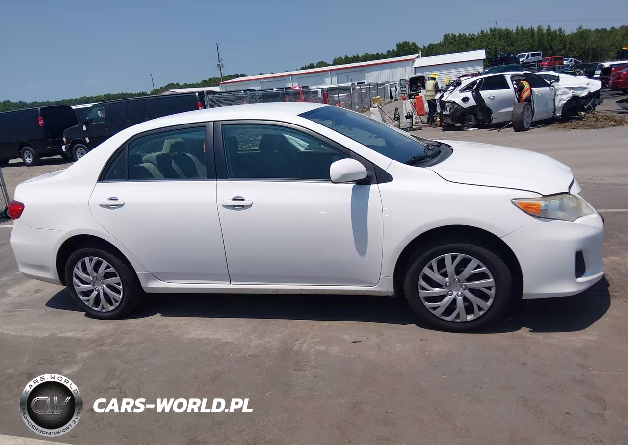 2013 Toyota Corolla Le VIN:JTDBU4EE1DJ119202 - 13
