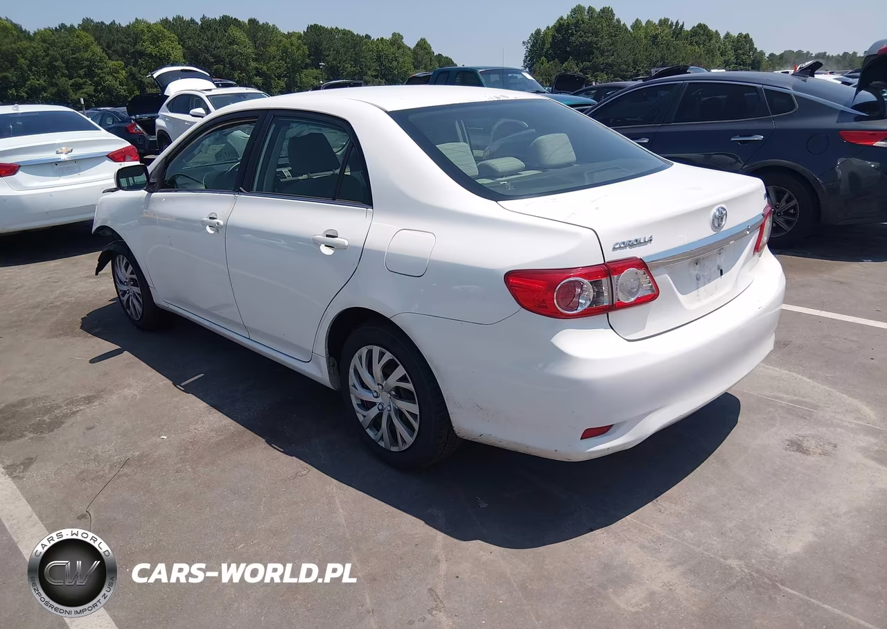 2013 Toyota Corolla Le VIN:JTDBU4EE1DJ119202 - 3
