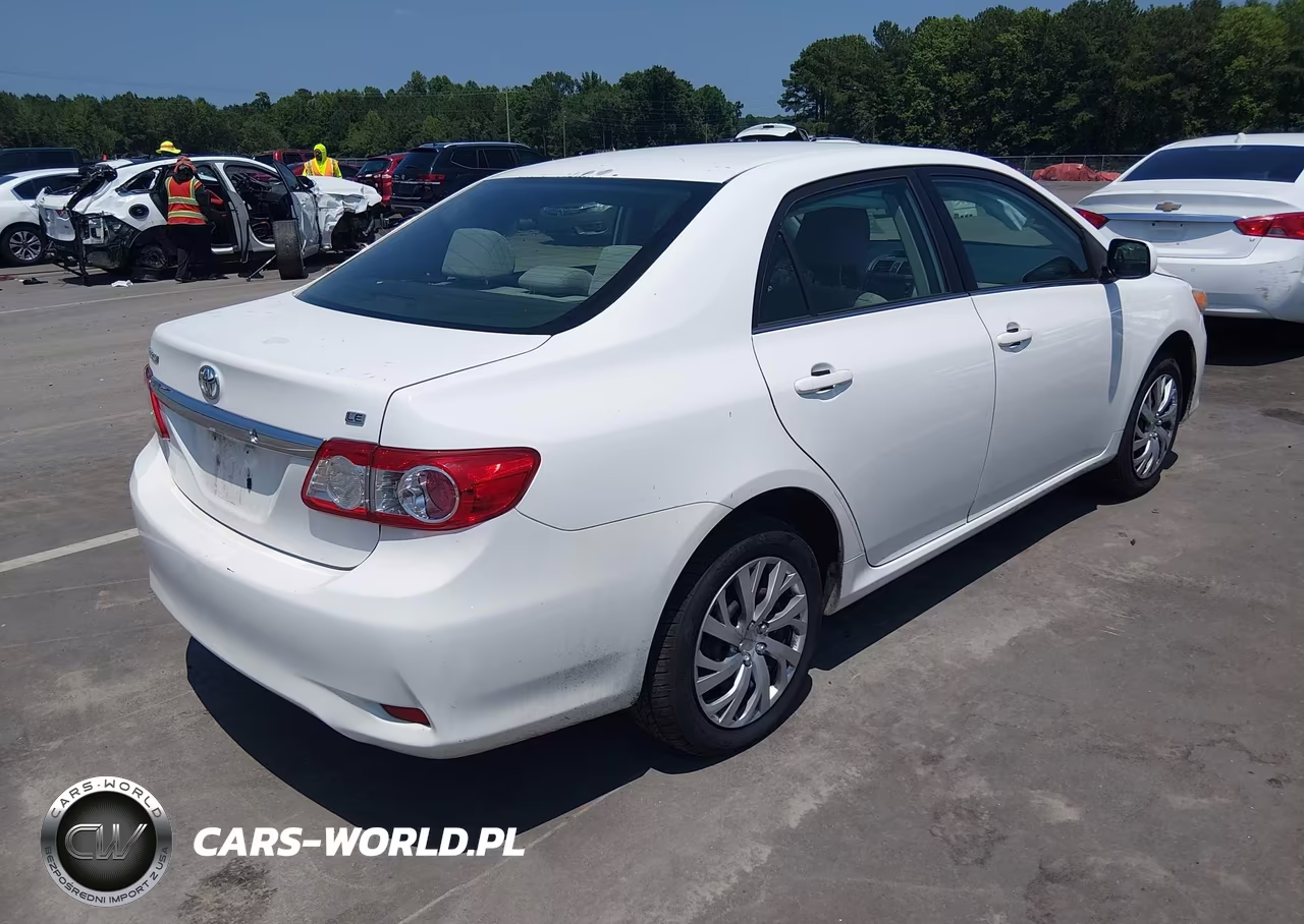 2013 Toyota Corolla Le VIN:JTDBU4EE1DJ119202 - 4