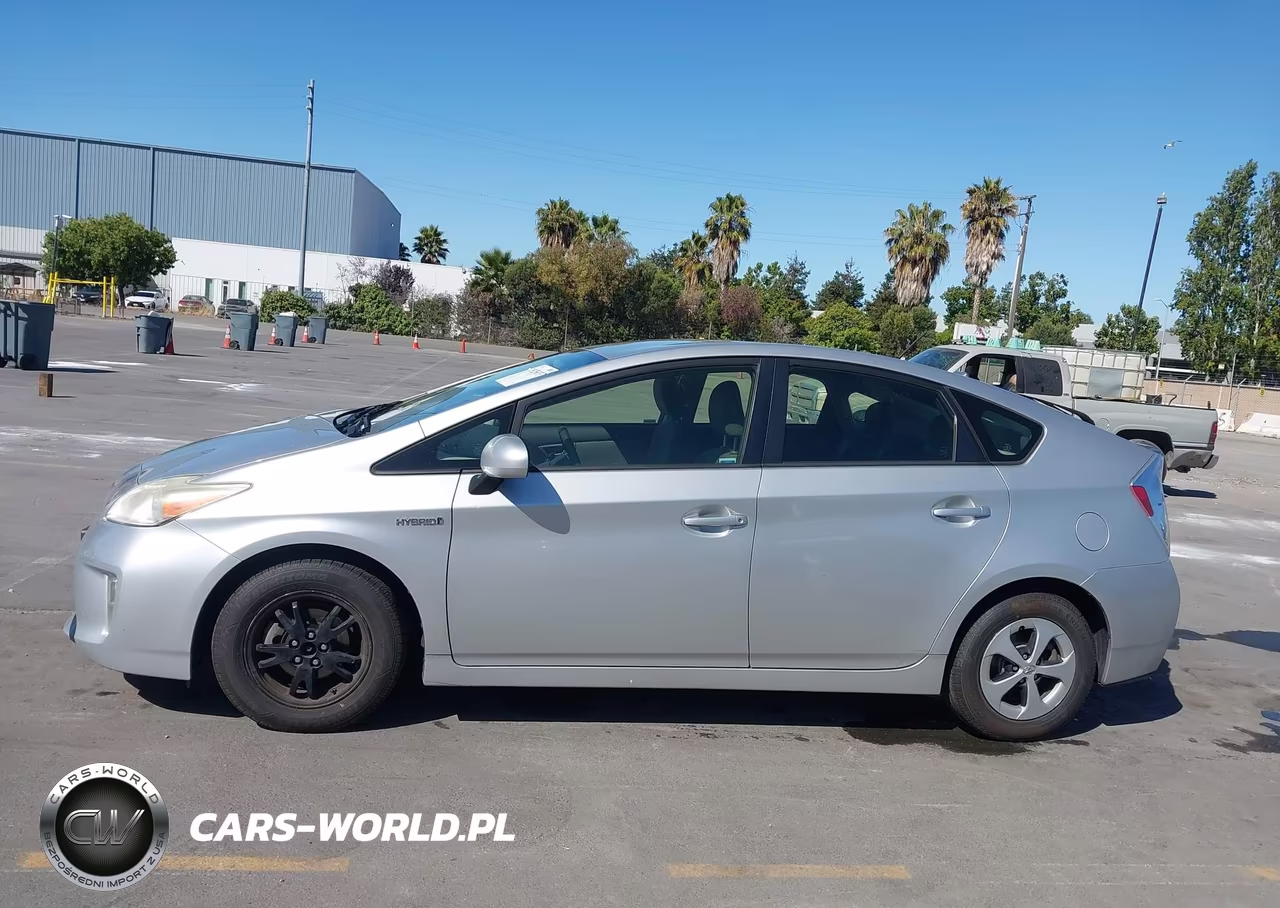 2013 Toyota Prius Three VIN:JTDKN3DU3D5636199 - 14