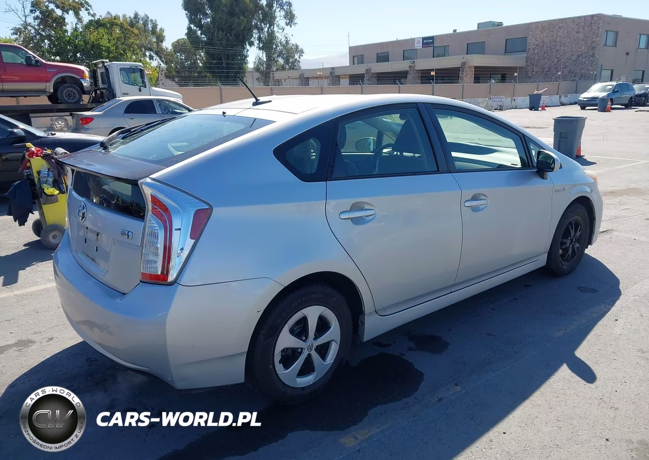 2013 Toyota Prius Three VIN:JTDKN3DU3D5636199 - 4