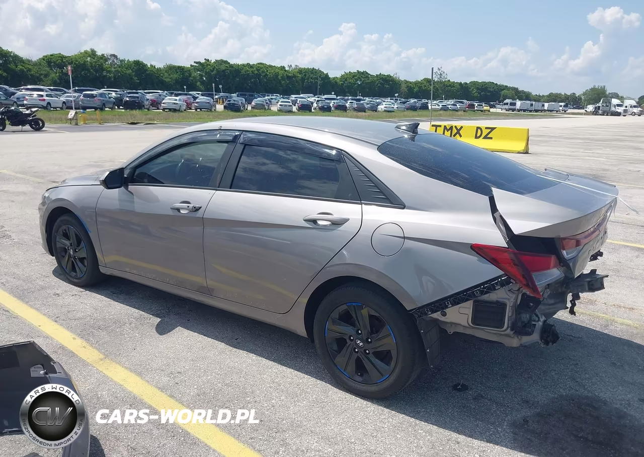 2022 Hyundai Elantra Sel VIN:KMHLS4AG8NU367380 - 3