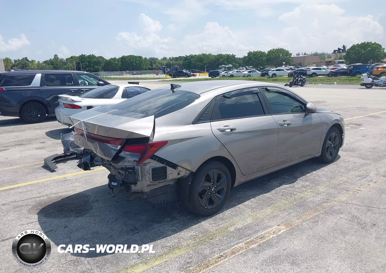 2022 Hyundai Elantra Sel VIN:KMHLS4AG8NU367380 - 4