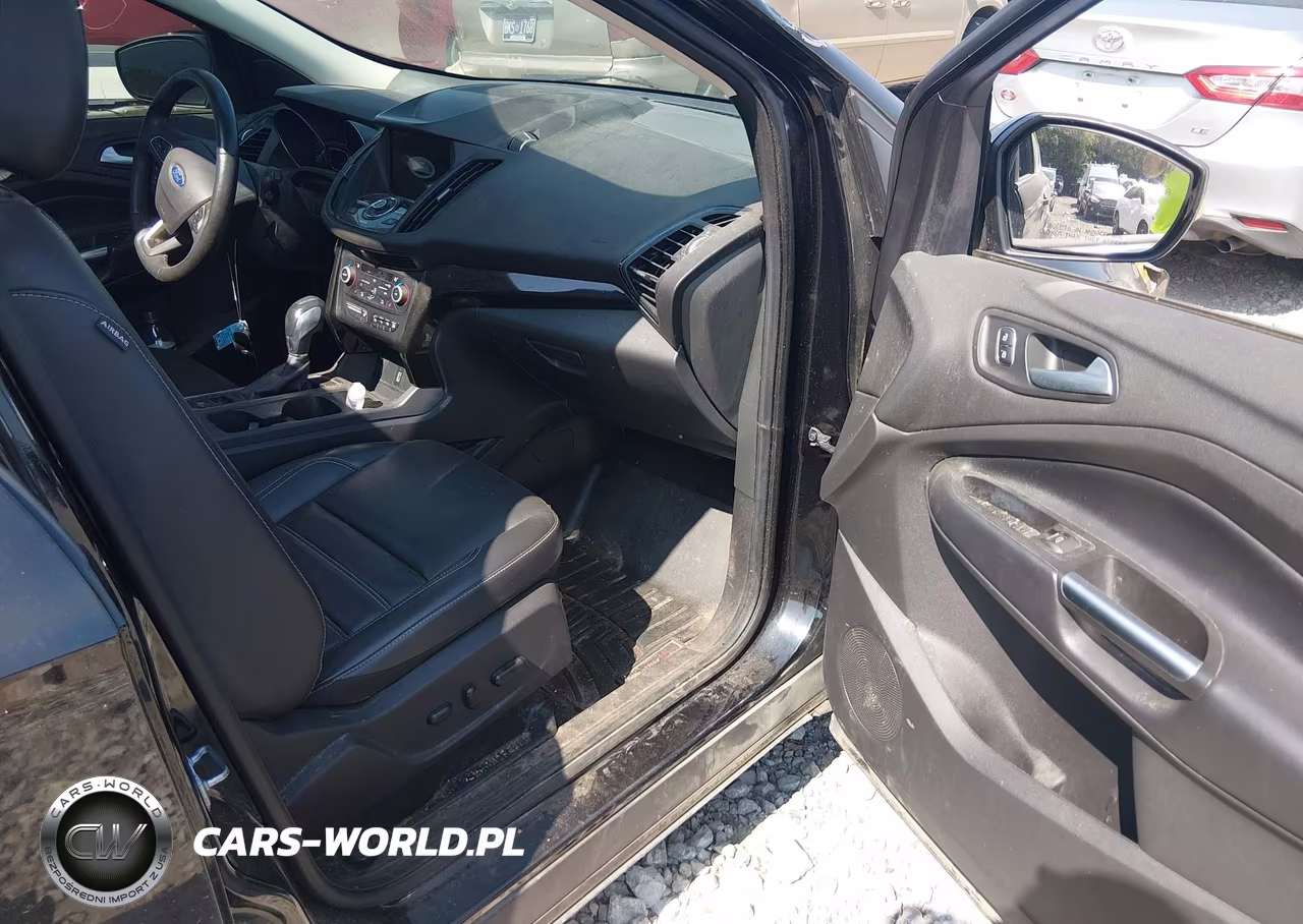 2019 Ford Escape Titanium VIN:1FMCU9J97KUB47149 - 5