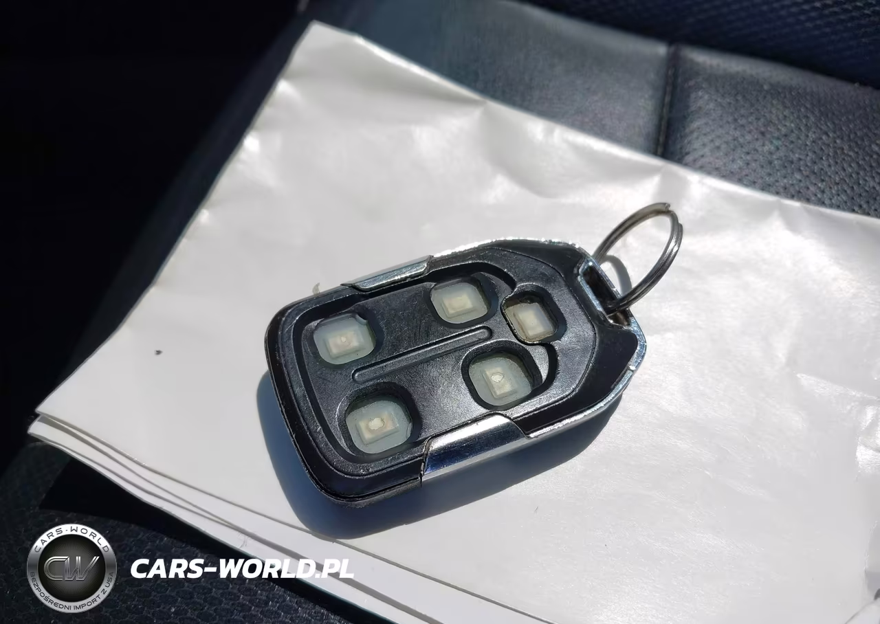 2019 Chevrolet Silverado 1500 High Country VIN:1GCUYHEL2KZ105391 - 11