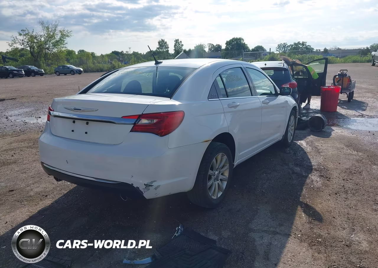 2011 Chrysler 200 Touring VIN:1C3BC1FG6BN611185 - 4