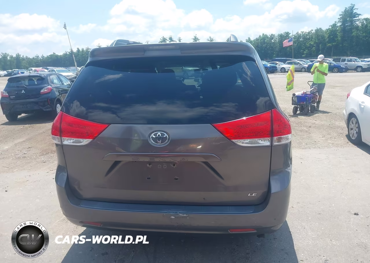 2011 Toyota Sienna Le V6 VIN:5TDKK3DC2BS130824 - 16