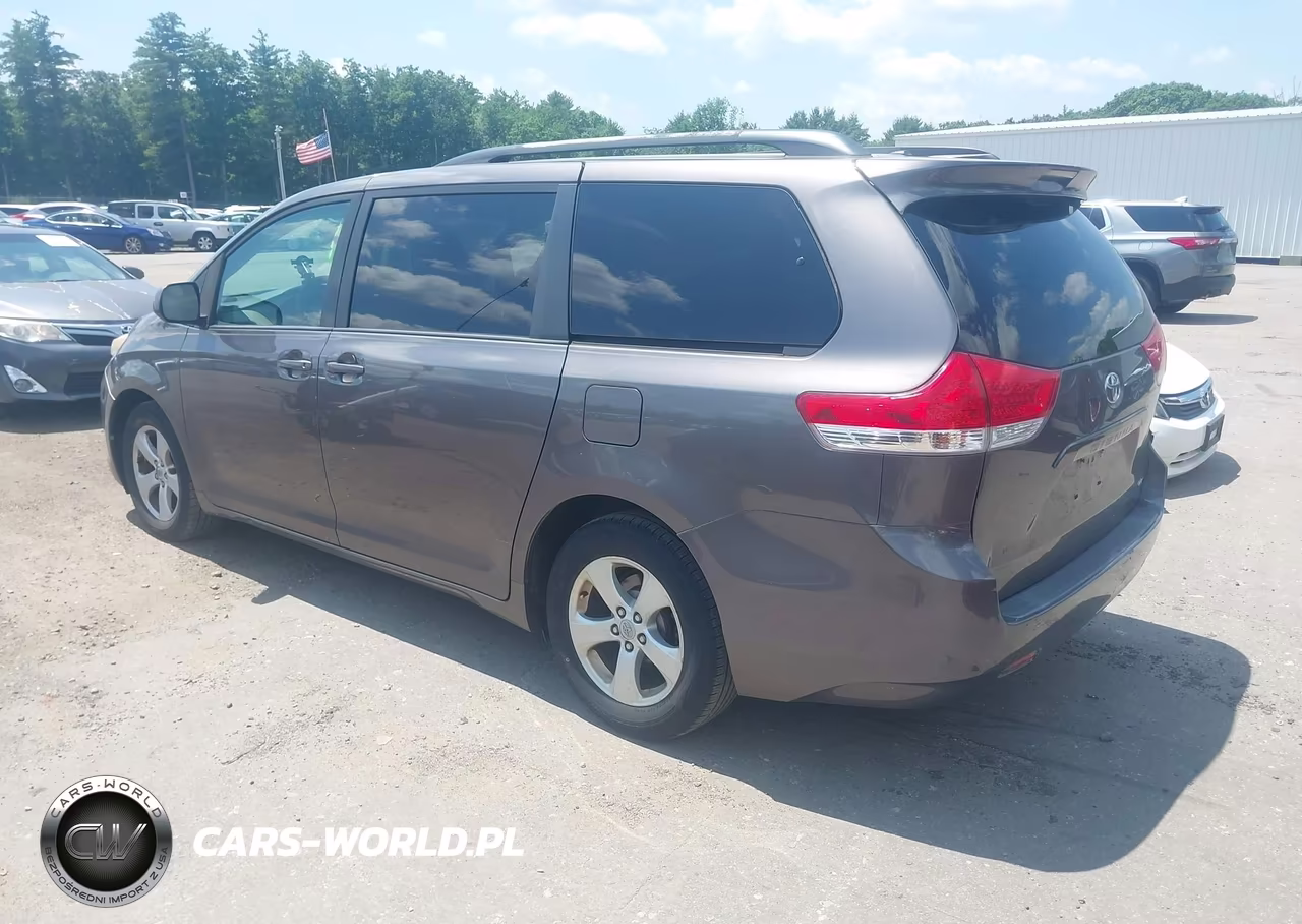 2011 Toyota Sienna Le V6 VIN:5TDKK3DC2BS130824 - 3