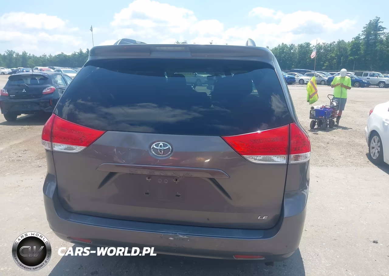 2011 Toyota Sienna Le V6 VIN:5TDKK3DC2BS130824 - 6