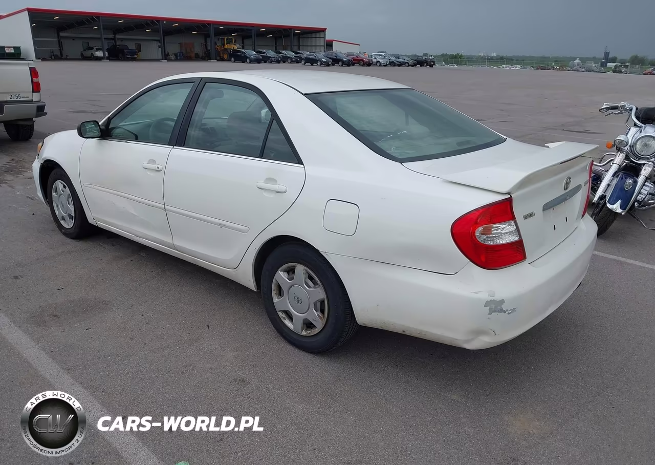 2004 Toyota Camry Le VIN:JTDBE32K640255543 - 3