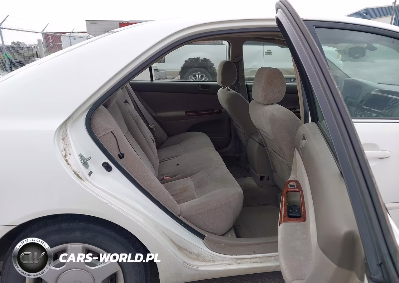 2004 Toyota Camry Le VIN:JTDBE32K640255543 - 8