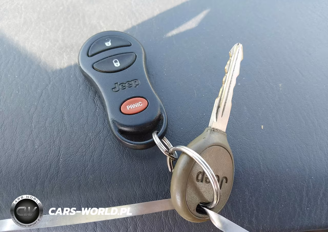 2004 Jeep Grand Cherokee Laredo VIN:1J4GW48S04C425341 - 11