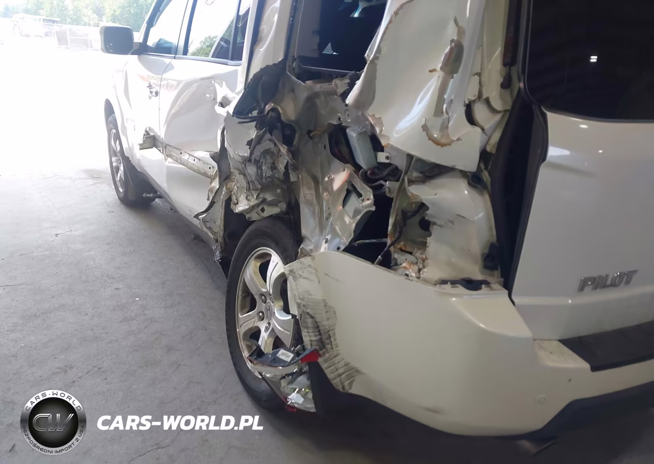 2011 Honda Pilot Touring VIN:5FNYF4H9XBB020885 - 17
