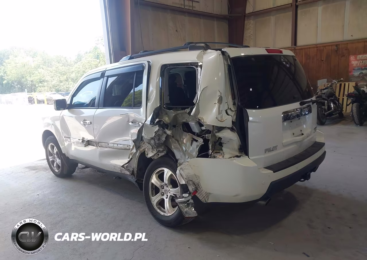 2011 Honda Pilot Touring VIN:5FNYF4H9XBB020885 - 3