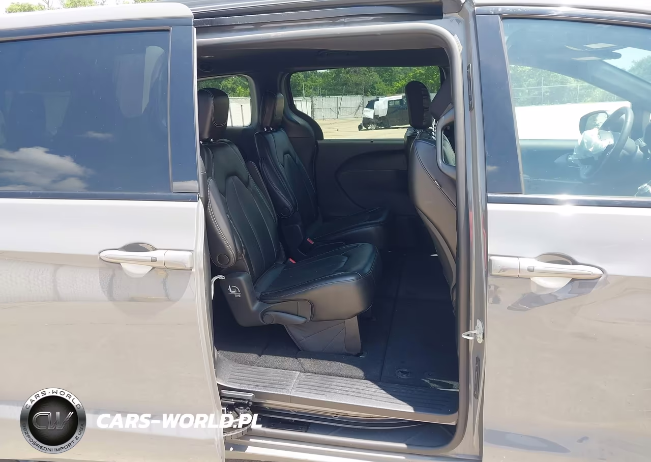 2023 Chrysler Pacifica Touring L VIN:2C4RC1BG2PR505665 - 8