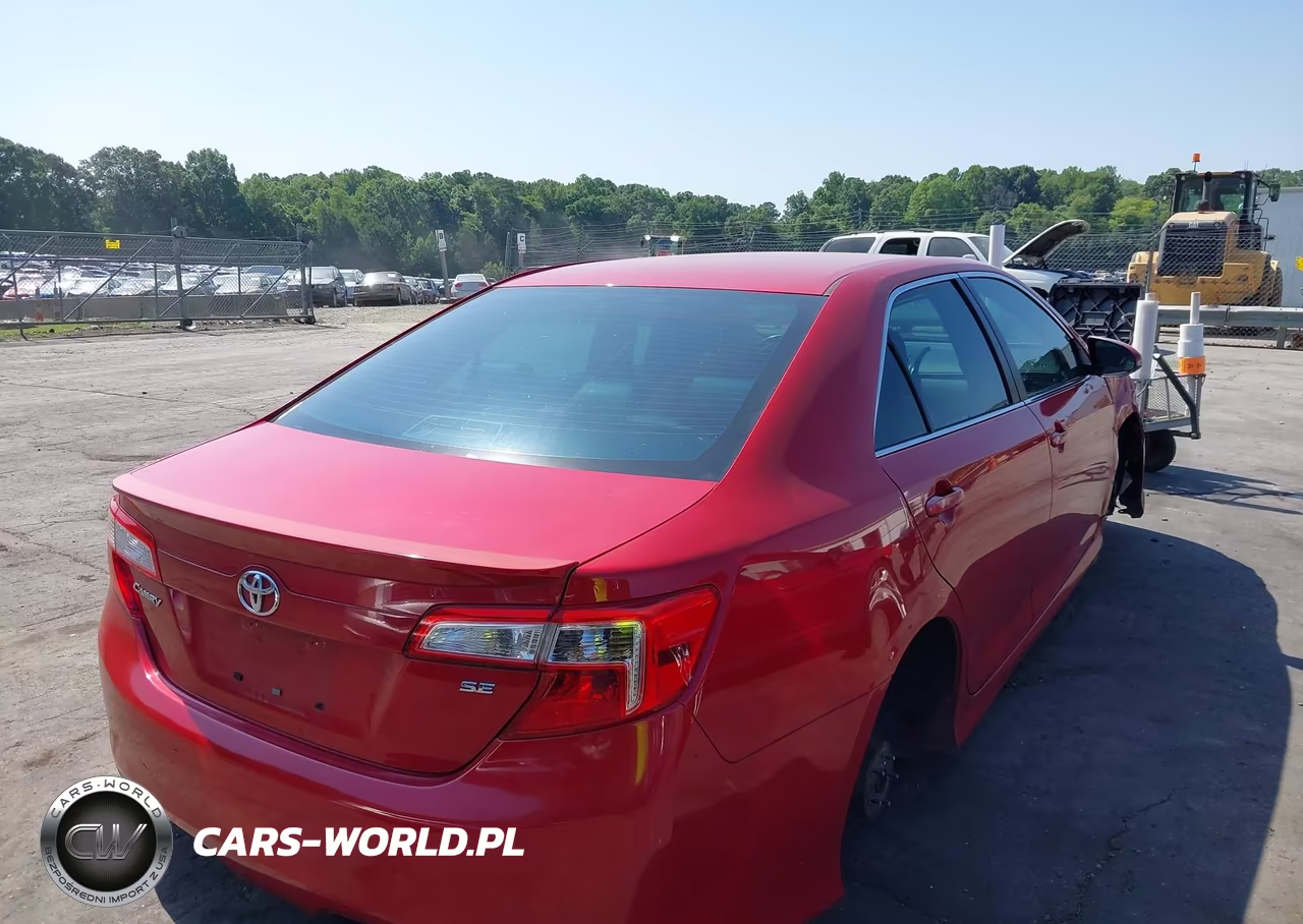 2014 Toyota Camry Se Sport VIN:4T1BF1FK9EU757965 - 4