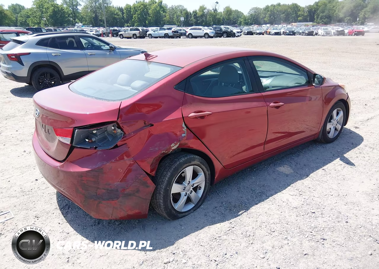 2013 Hyundai Elantra Gls VIN:5NPDH4AE4DH393344 - 4